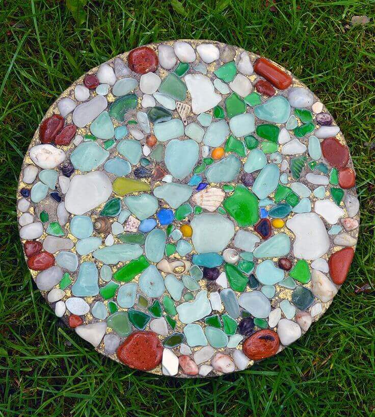 DIY Mosaic Garden Stepping Stones