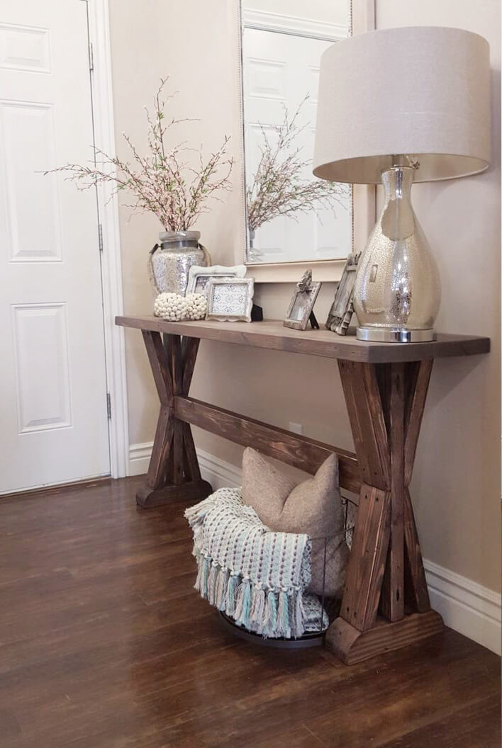 Neutral Rustic Entryway Decorations Bring out Textures