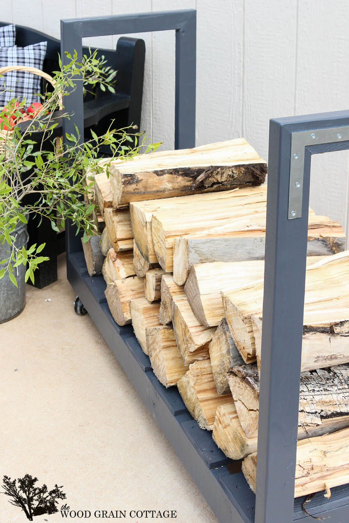 A Movable Firewood Cart for the Outdoors