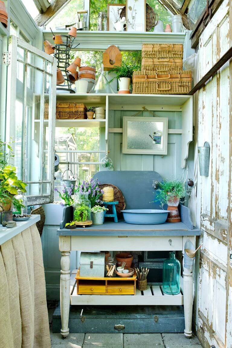 The Perfect Indoor/Outdoor Gardening Station