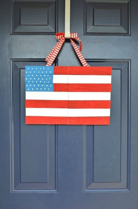 Wooden Flag Door Décor