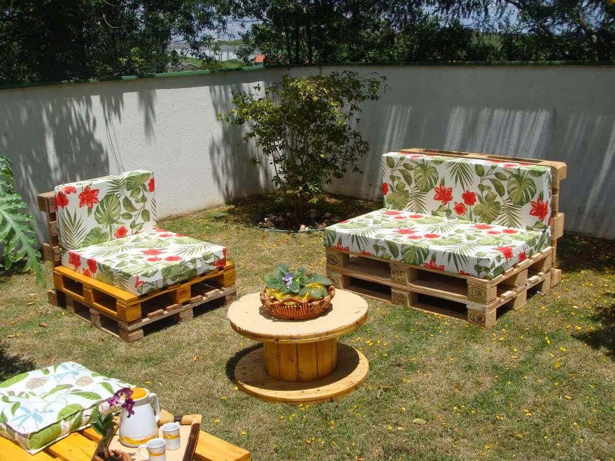 Floral Outdoor Pallet Furniture Ideas for Your Lawn