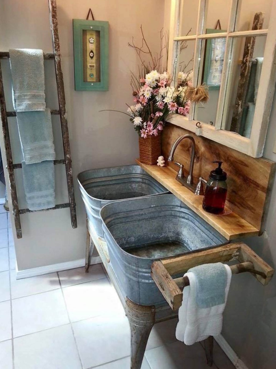 18+ Stunning Farmhouse Bathroom Design & Decor Ideas
