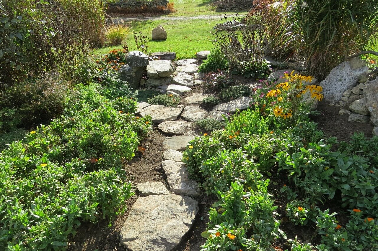 Cake Pan Stepping Stone Garden Path