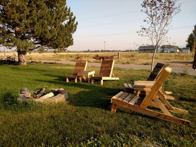 DIY Pallet Garden and Furniture Ideas