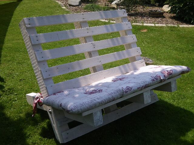 DIY Outdoor Furniture Projects: Hand Assembled Picket-Fence Bench