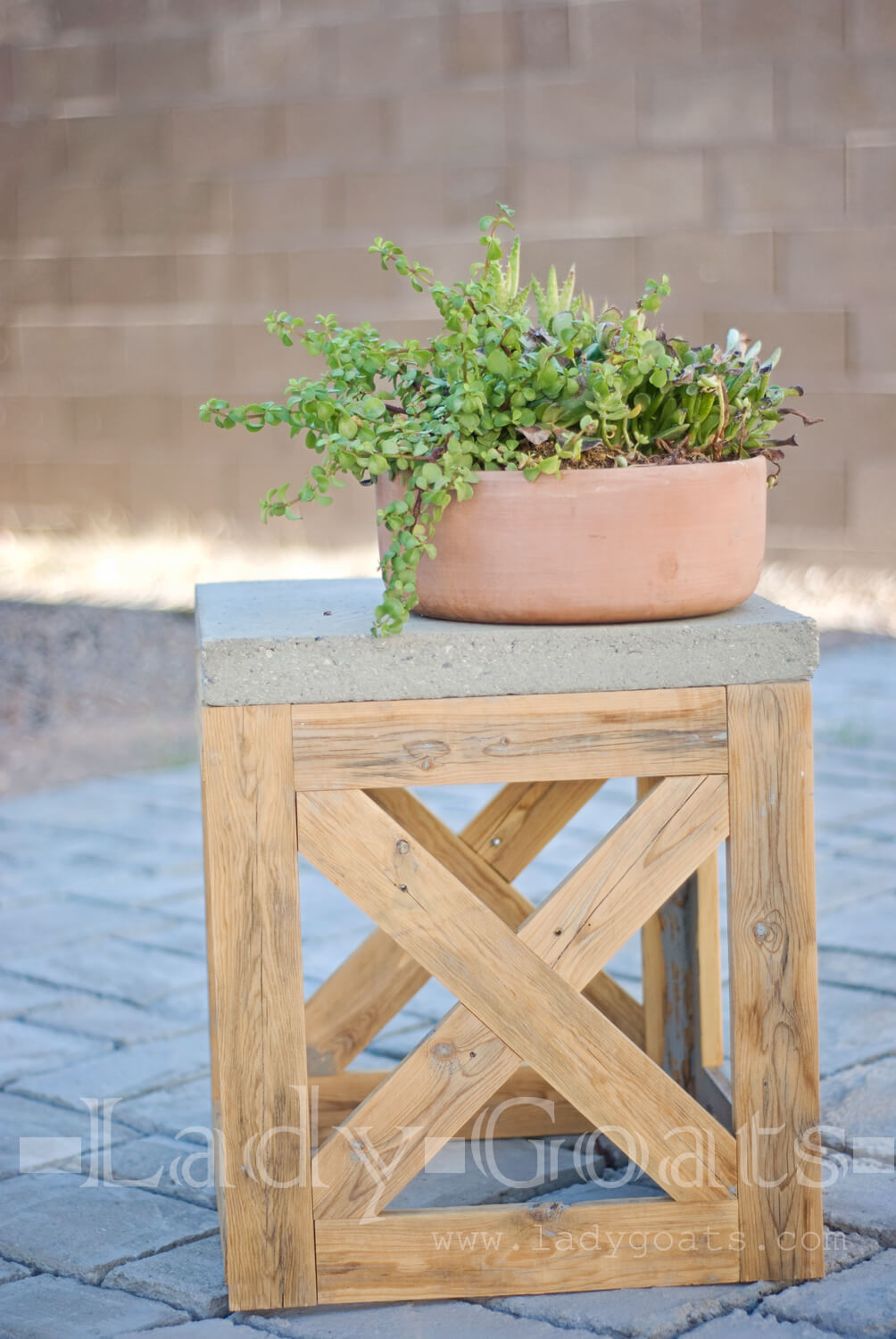 DIY Outdoor Furniture Projects: Reclaimed Wooden X-Stool and Side Table
