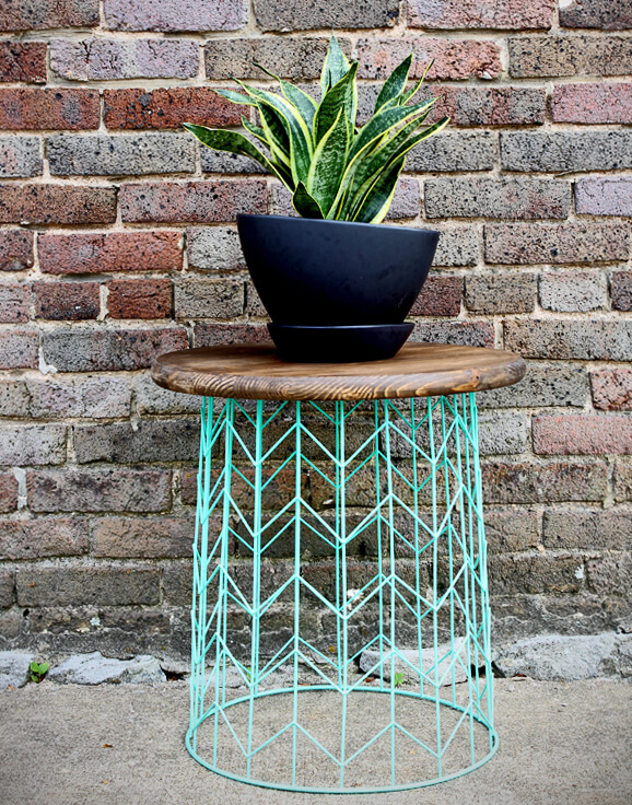 DIY Outdoor Furniture Projects: Hip Hand Painted Wire Basket Table