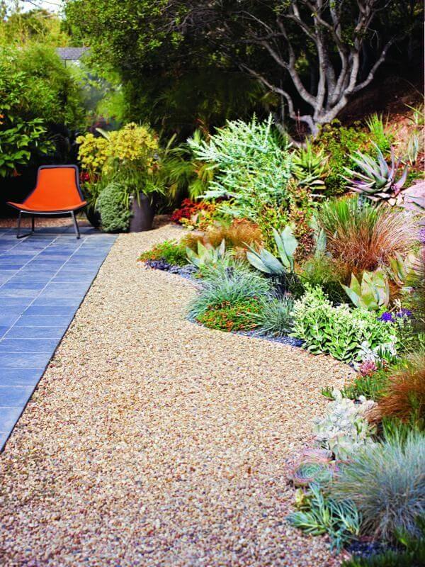 Flower Bed Ideas: Gravel Yard with Plant Bed