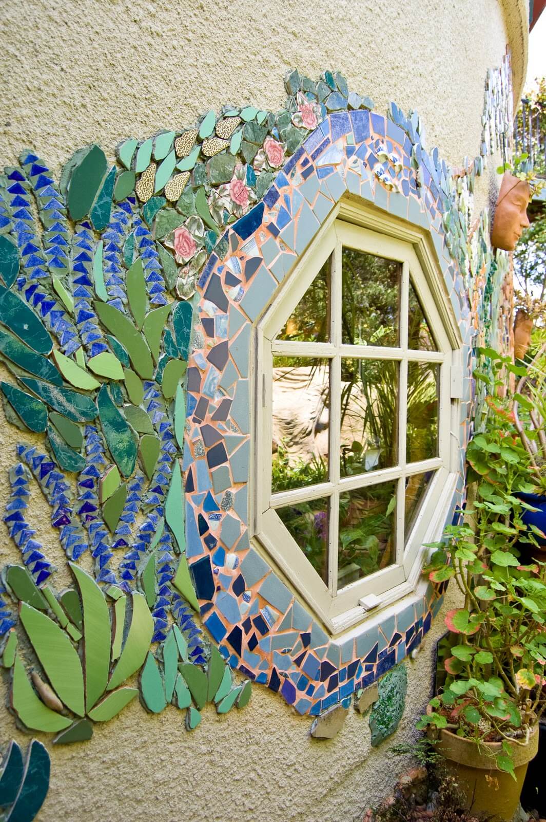 Pretty DIY Outdoor Mosaic Window Frame