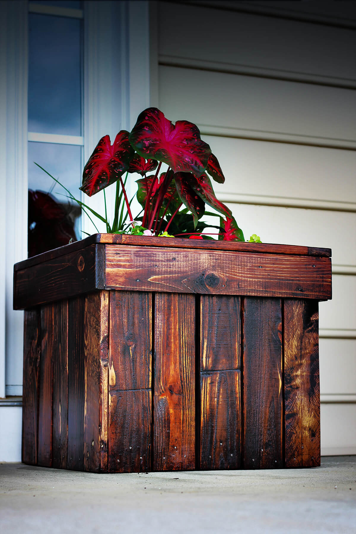 DIY Pallet Planter Box Ideas: Dark Stained Wood DIY Planter Box