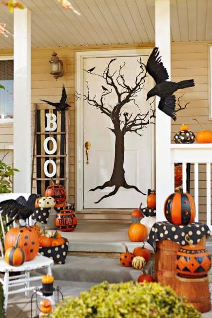 Halloween Front Door Decoration Ideas: Tree-tastic!