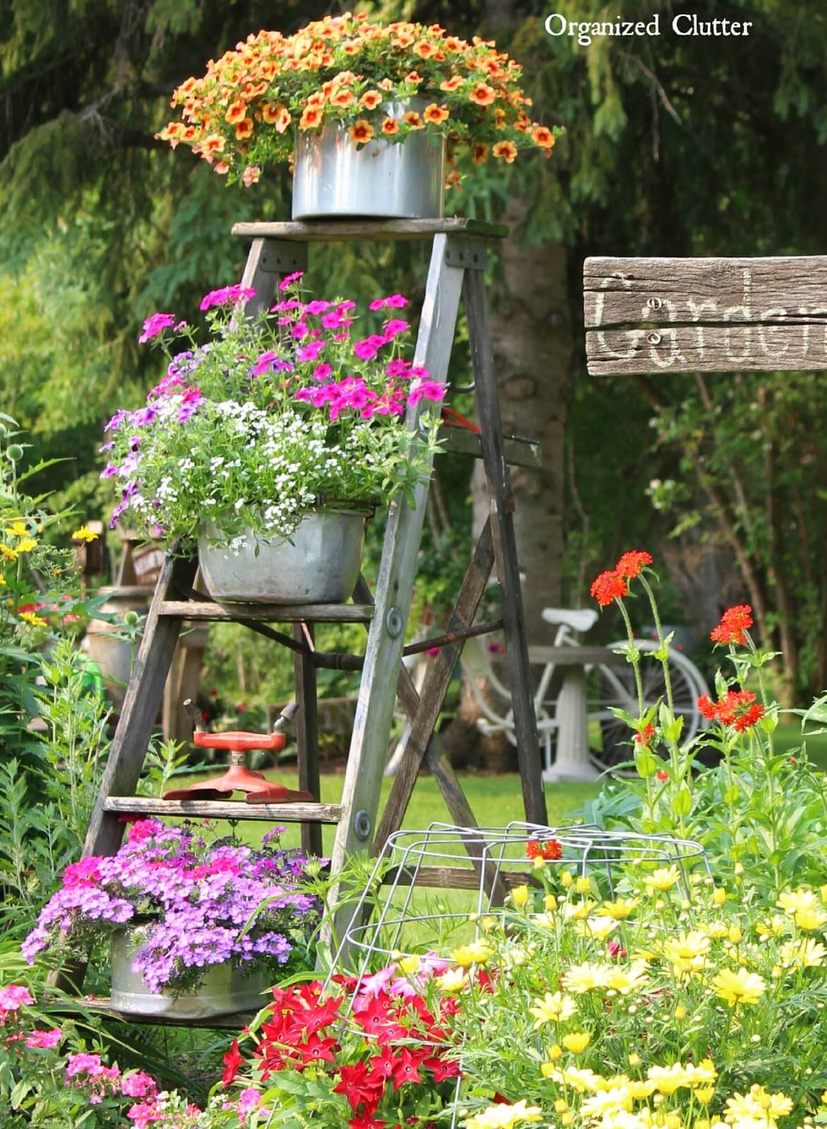 Vintage Garden Decor Ideas: Vintage Ladder Flowerpot Garden Display