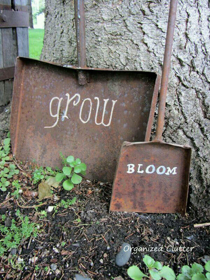 Old Shovels with Painted Sayings | Funny DIY Garden Sign Ideas