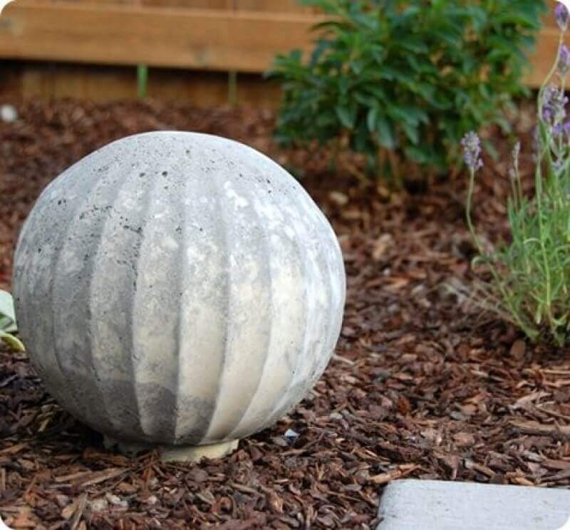 DIY Garden Ball Idea with Concrete | DIY Garden Ball Ideas