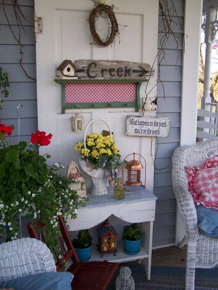 Old Fashioned White Wicker Sitting Area | Vintage Porch Decor Ideas