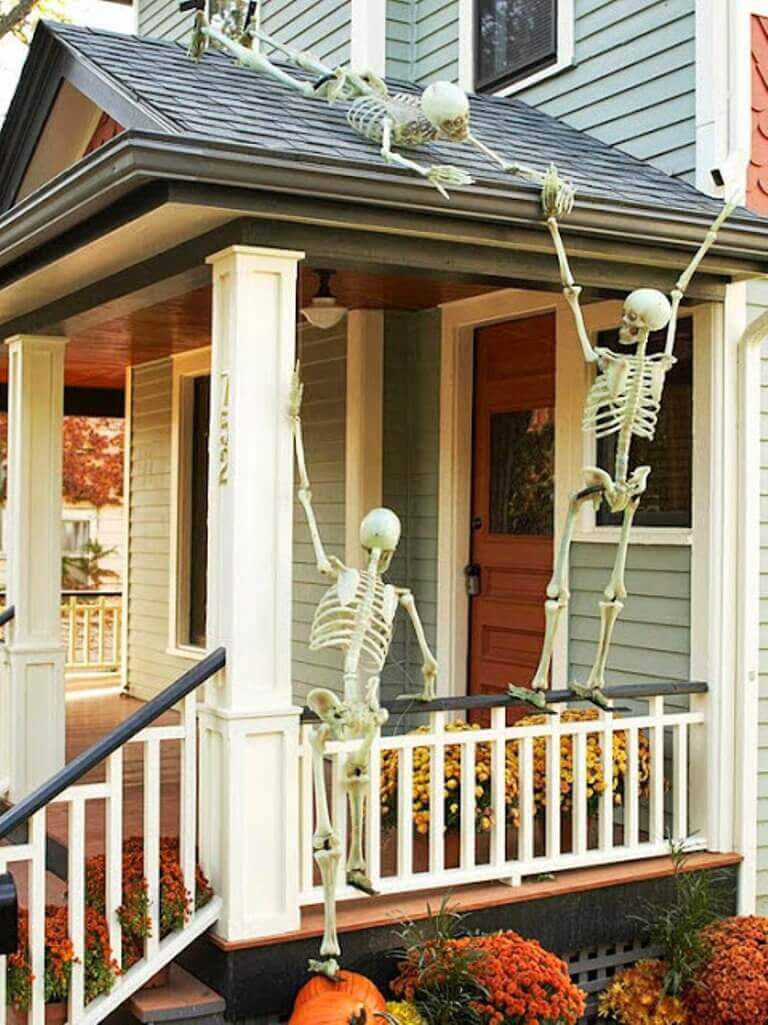 Skeletons on the Roof | Scary DIY Halloween Porch Decoration Ideas | vintage halloween porch