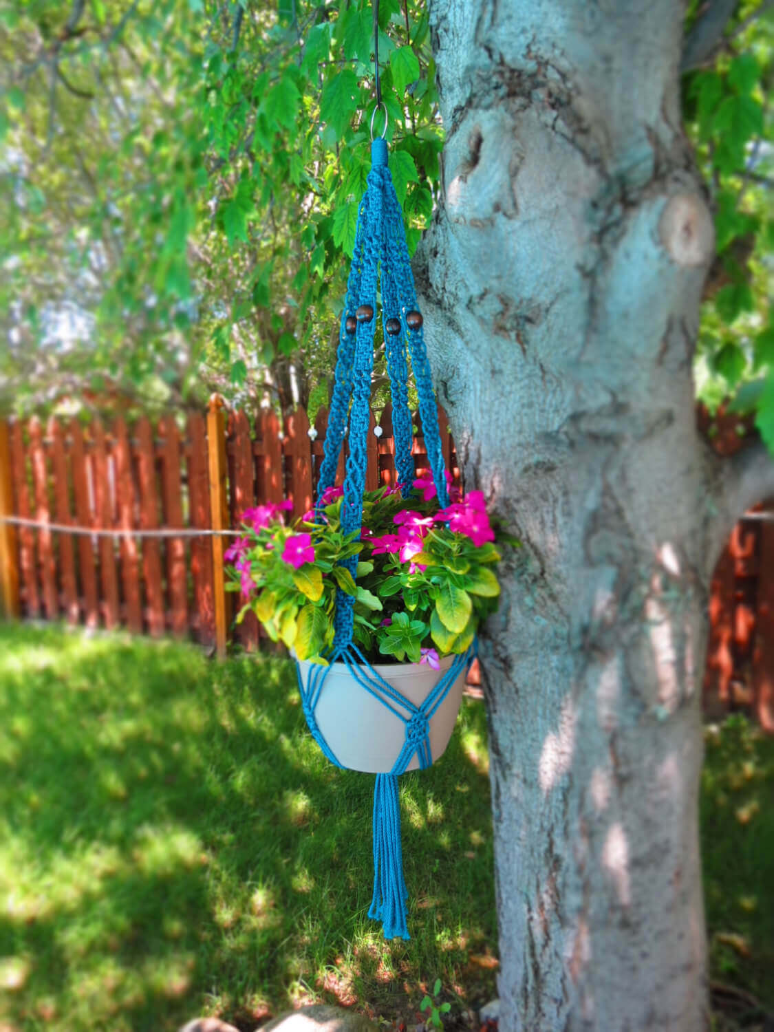 Retro Macrame Hanging Flower Pot | DIY Outdoor Hanging Planter Ideas | Plant Pot Design Ideas
