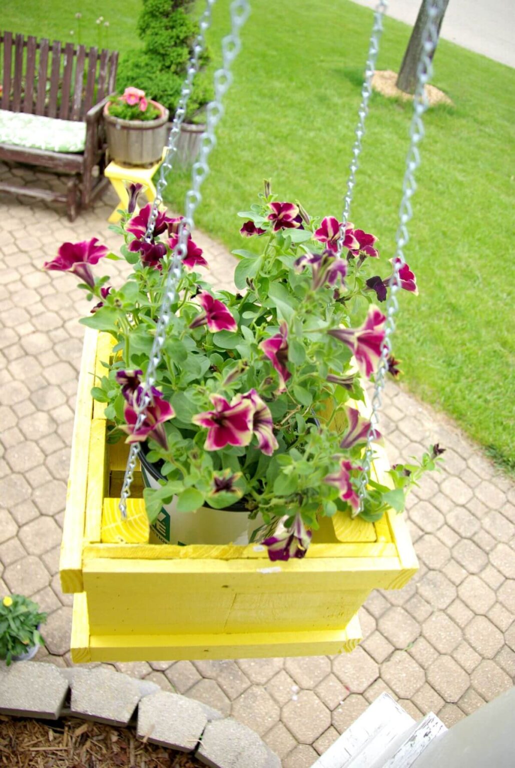35 Creative DIY Pallet and Wood Planter Box Ideas (2026) - FarmFoodFamily