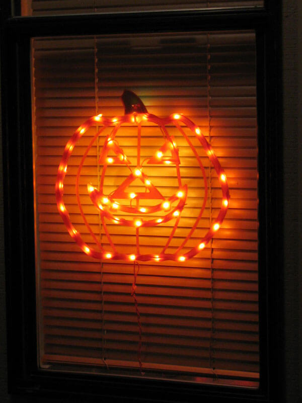 Jack-O-Lantern Design | DIY Halloween Window Decoration Ideas