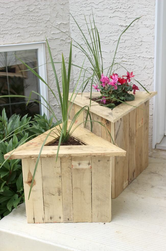 DIY Triangular Wood Porch DIY Planters