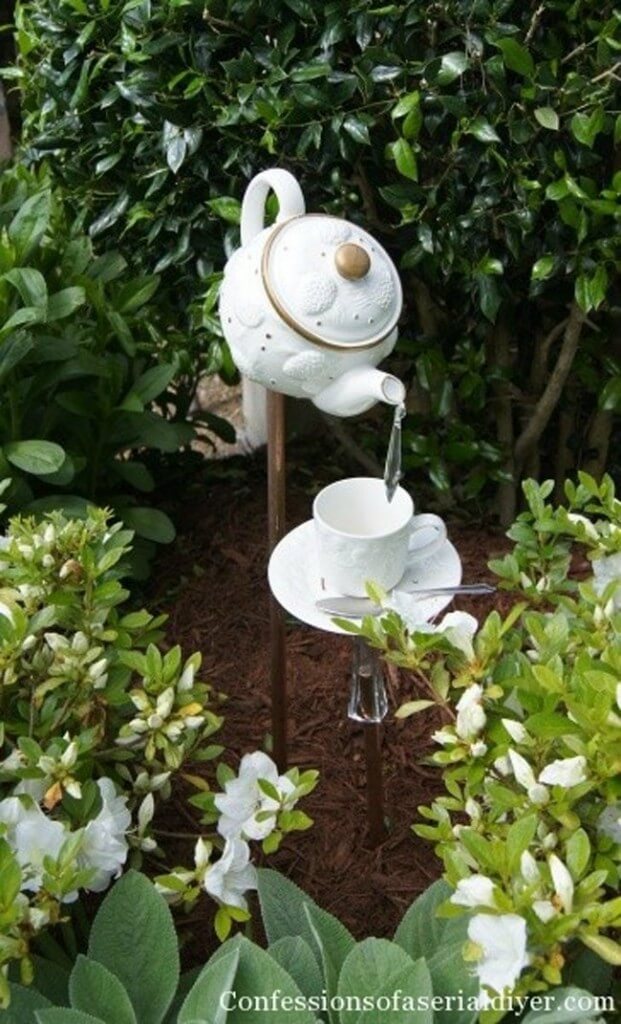 Vintage Garden Decor Ideas: Teapot and Teacup Decorative Garden Stakes