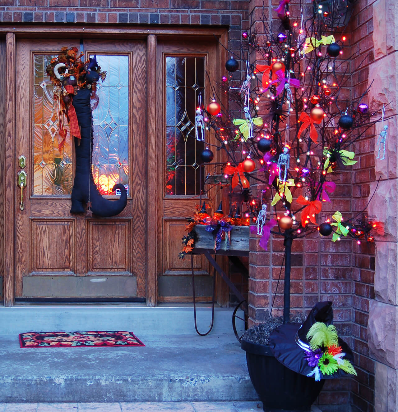  A Halloween Tree | Scary DIY Halloween Porch Decoration Ideas | vintage halloween porch