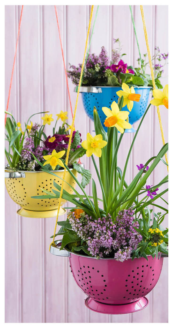 Colorful Colander Springtime Hanging Planters | DIY Outdoor Hanging Planter Ideas | Plant Pot Design Ideas