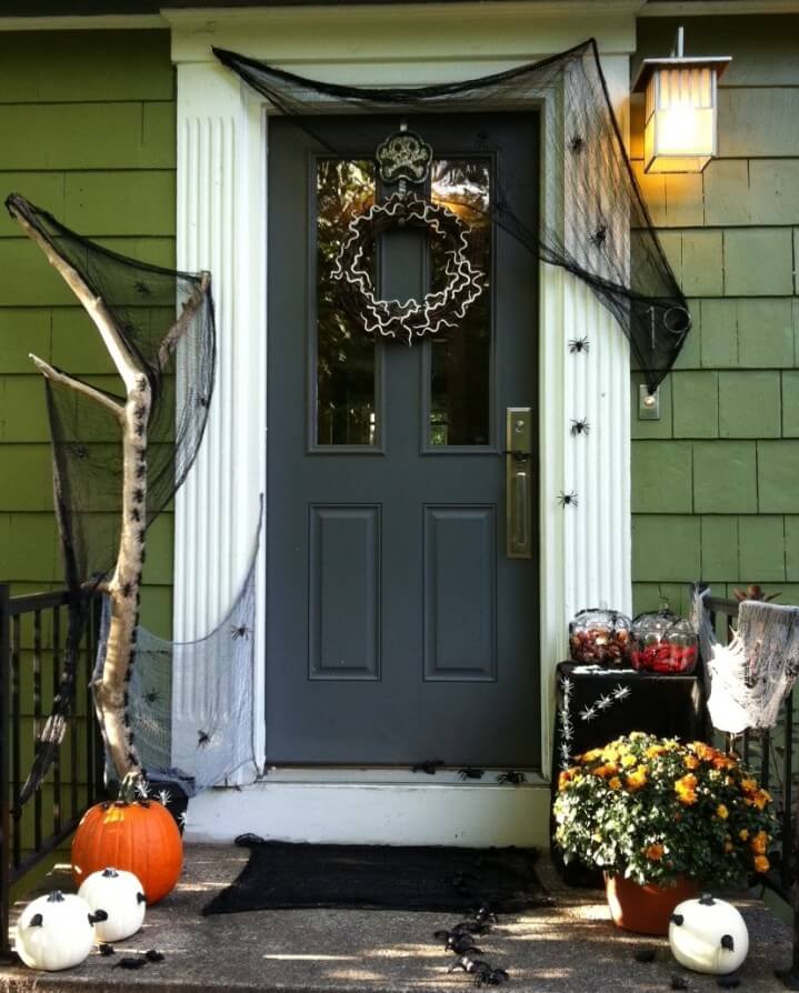 Halloween Door Decoration Ideas: Spider Attack!