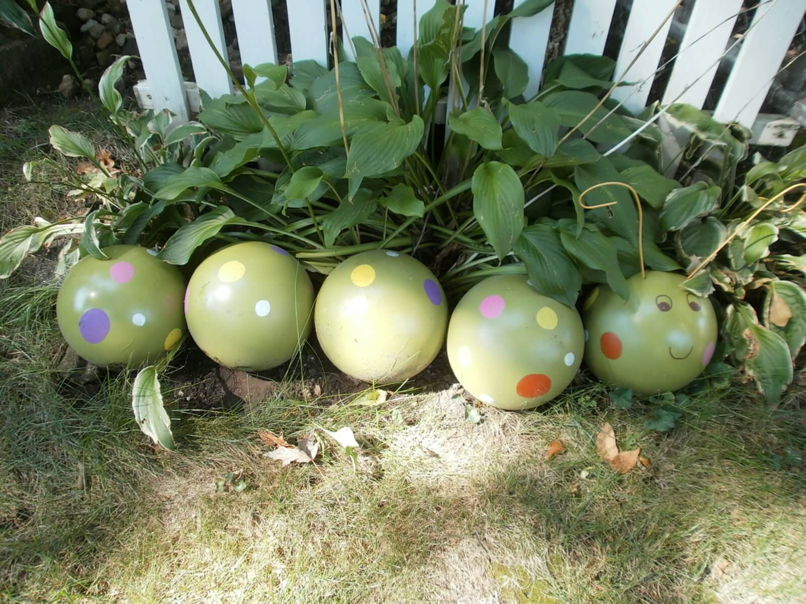 You Can Make This Adorable Caterpillar | DIY Garden Ball Ideas