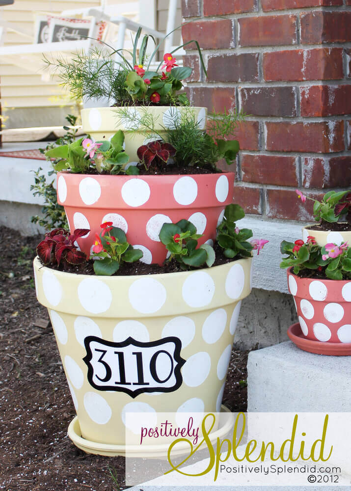 Nesting Pots Mark the House Number | DIY Painted Garden Decoration Ideas