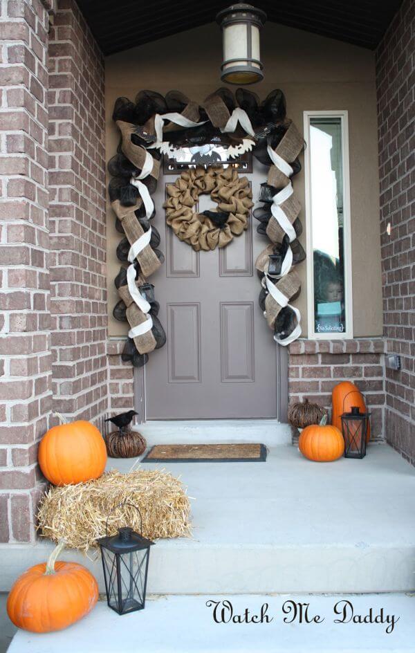Halloween Door Decoration Ideas: Burlap Galore