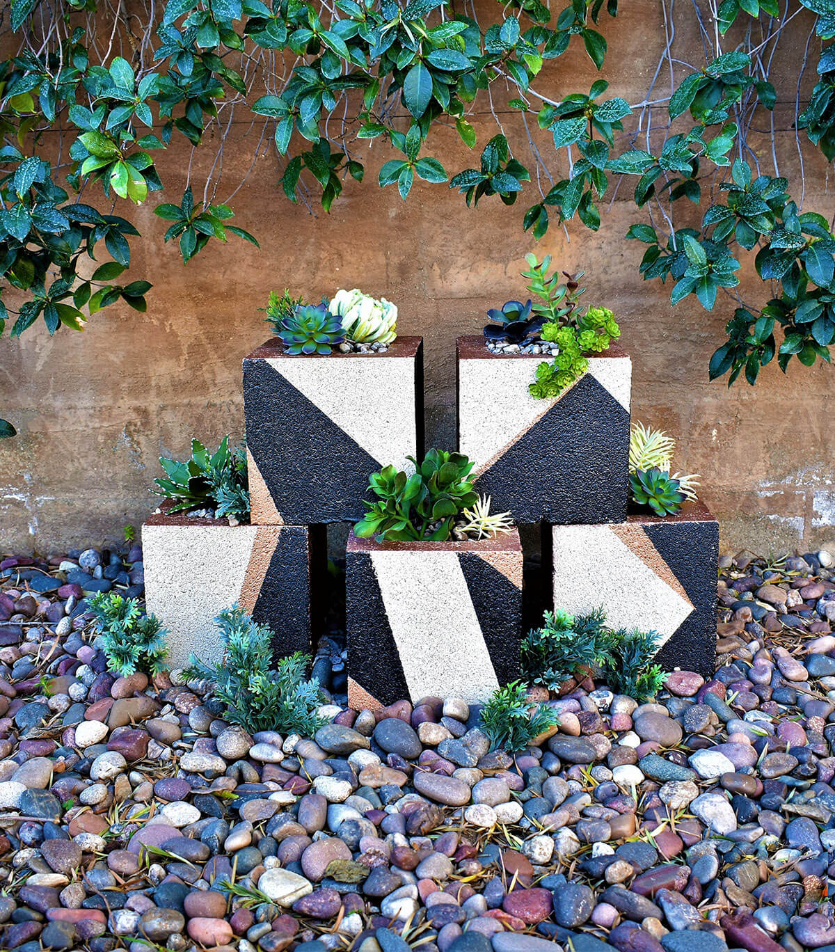 Square Planters in Geometric Design | DIY Painted Garden Decoration Ideas