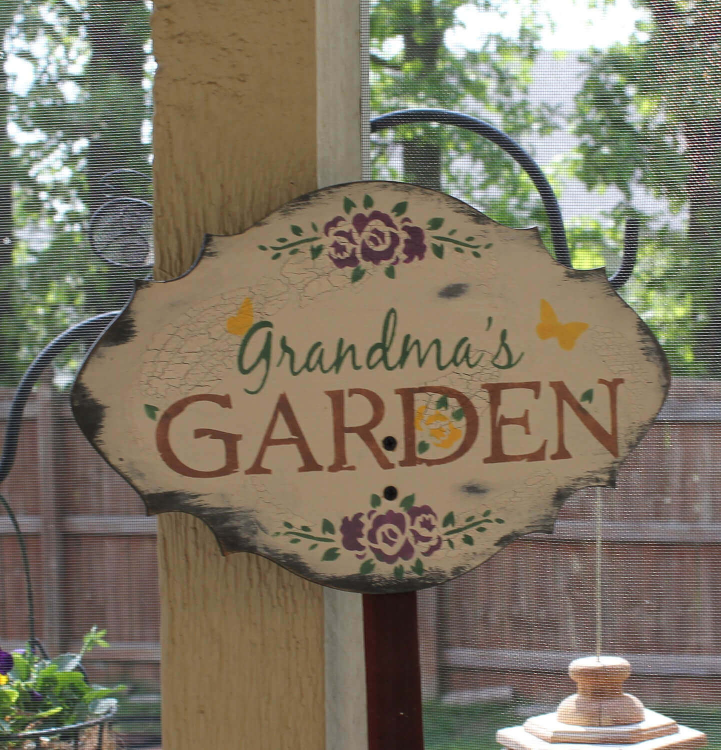Charming Sign for Grandma’s Garden | Funny DIY Garden Sign Ideas