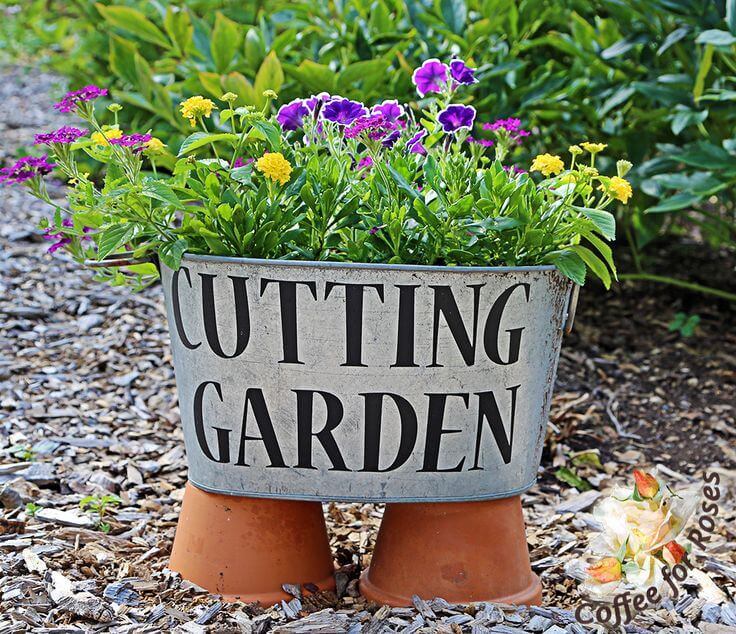 Washtub with Flowers for Bouquets | Funny DIY Garden Sign Ideas