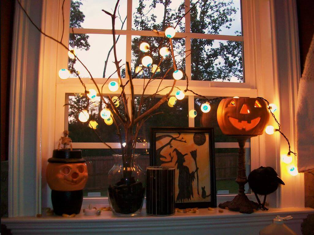 Vintage Pumpkin Design | DIY Halloween Window Decoration Ideas