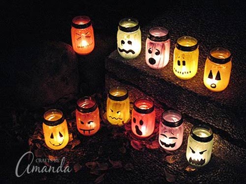DIY Mason Jar Halloween Crafts: Halloween Painted Jar Luminaries