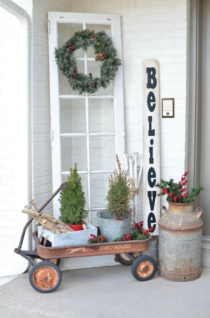 Unexpected Christmas Wreath and Tree Display