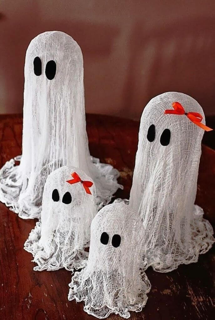 Small Ghosts Accessorize Tables | DIY Indoor Halloween Decorating Ideas