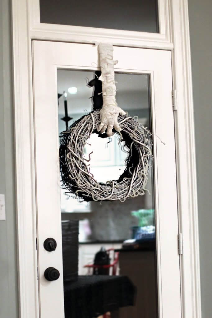 Halloween Door Decoration Ideas: Hand It to Mummy