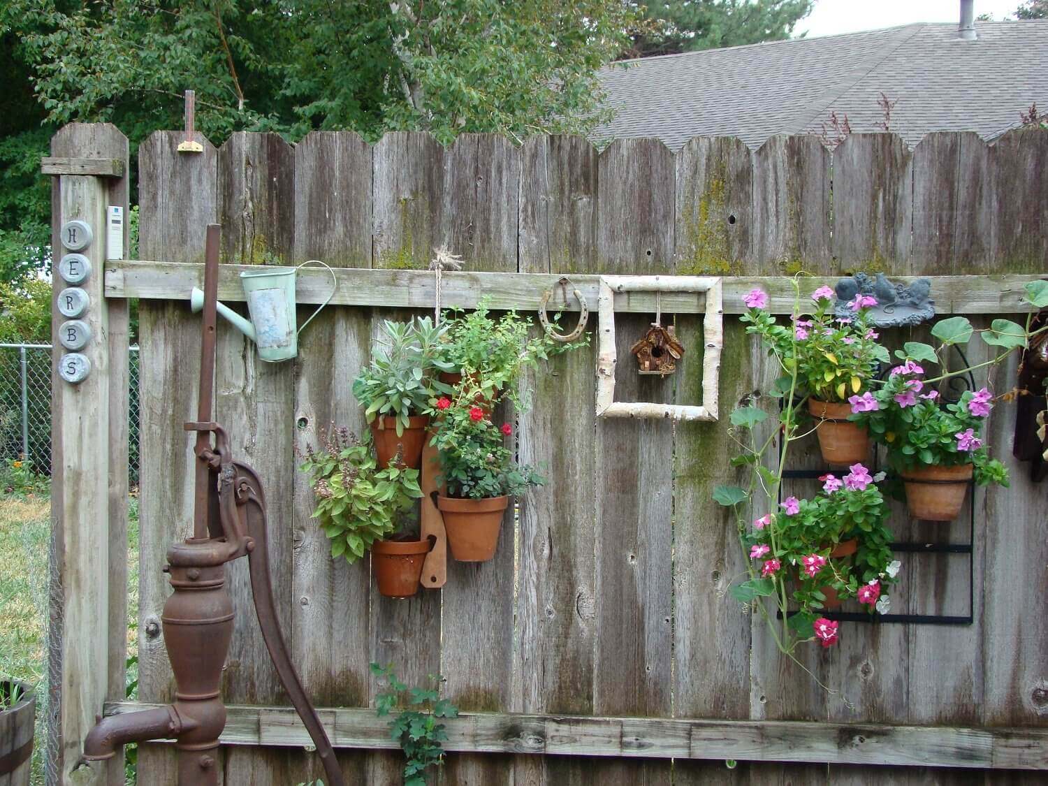 Cottage Style Hanging Fence Planters | DIY Outdoor Hanging Planter Ideas | Plant Pot Design Ideas