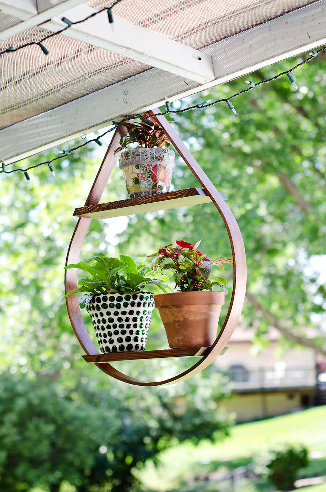 Teardrop Shaped Potted Plant Display Shelf | DIY Outdoor Hanging Planter Ideas | Plant Pot Design Ideas