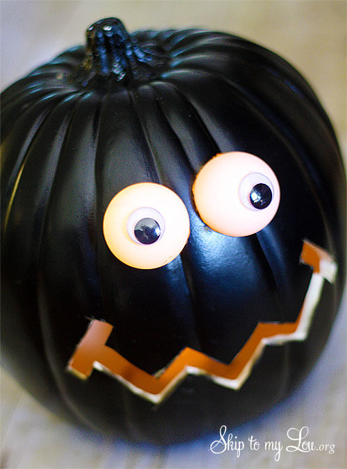 DIY Pumpkin Carving Ideas: Silly Face