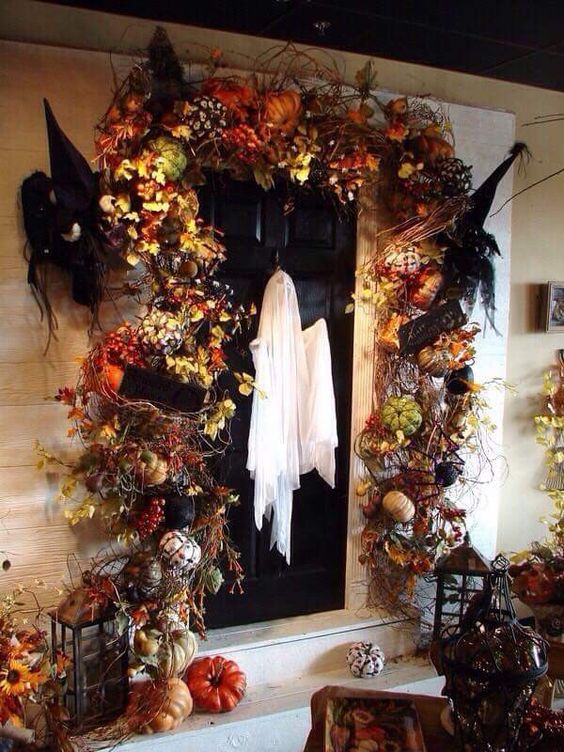 Halloween Front Door Decoration Ideas: Beautiful Entryway decoration for Halloween