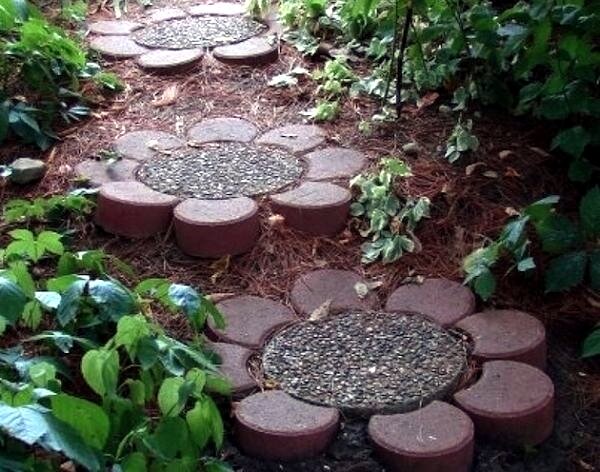 Flower Shaped Stepping Stones | Creative Garden Step & Stair Ideas | FarmFoodFamily