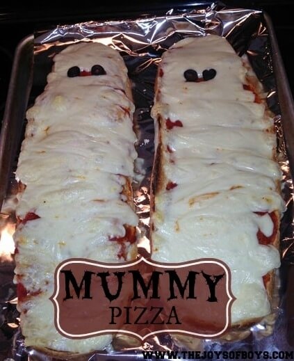 Mummy Pizza | Last-Minute Halloween Crafts and Hacks | FarmFoodFamily.com
