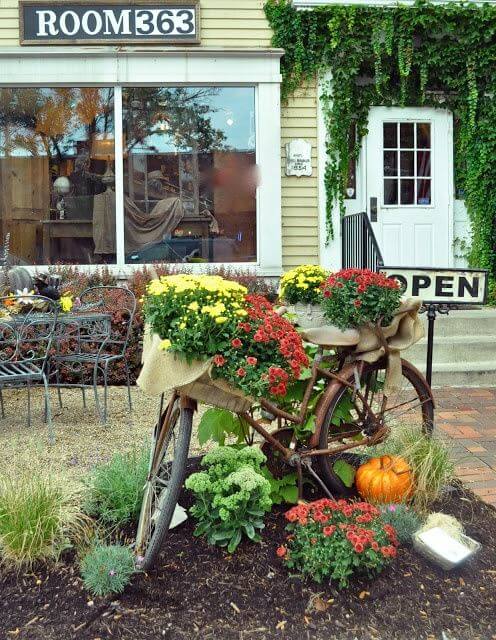 Vintage Bicycle Planter | Bicycle Garden Planter Ideas For Backyards | FarmFoodFamily