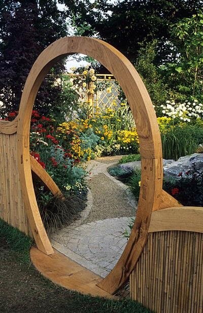 Oval wooden gate | DIY Garden Gate Ideas