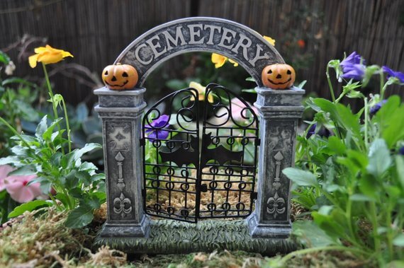 Cemetary Entrance Gate | Spooky DIY Halloween Entrance (Entryway) Ideas | FarmFoodFamily