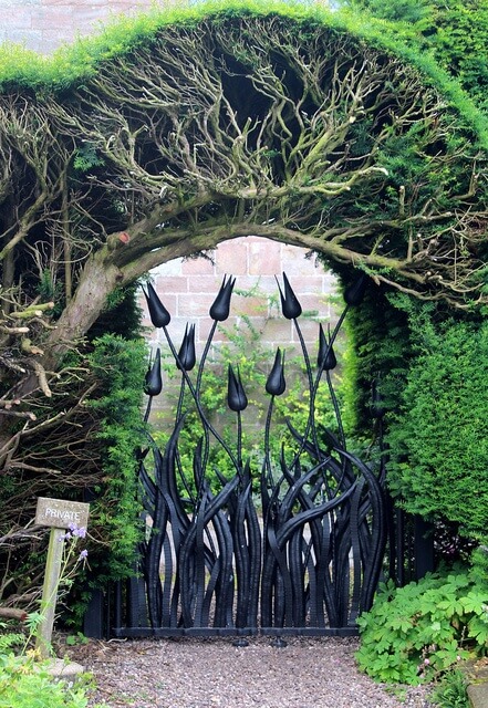 Tulip gate | DIY Garden Gate Ideas